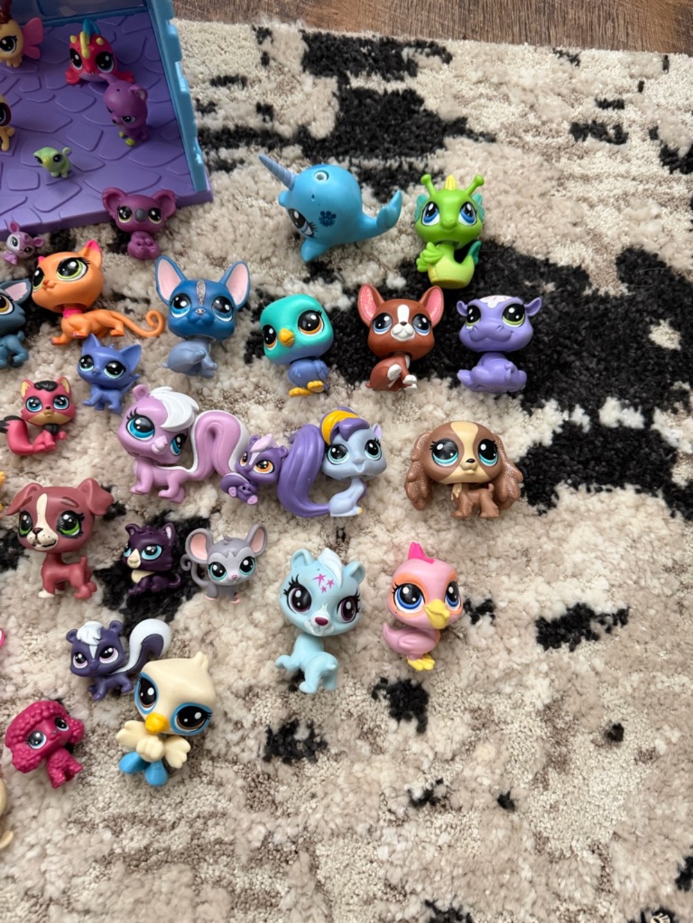 Littlest Pet Shop Assorted Small Pets - Mixed Colors - Picture 3 of 9